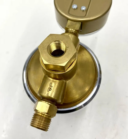 Harris 847 Oxygen Pipeline Regulator 0–1,000 kPa PSI/Bar Gauge (1/4" NPT-F Rear Inlet)