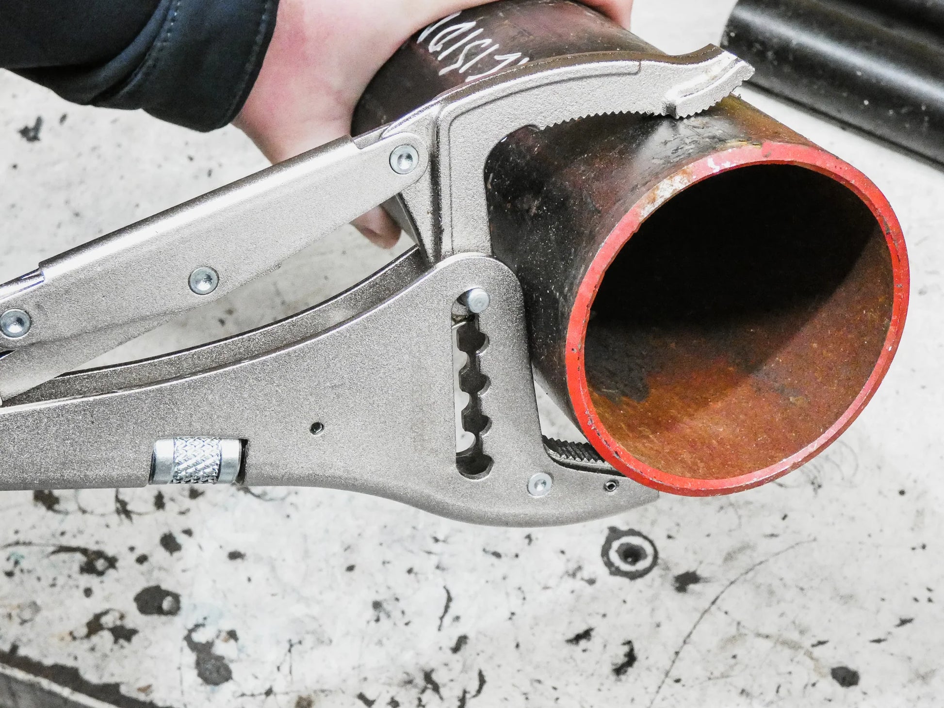 pliers megaflex griplox 250mm around pipe 